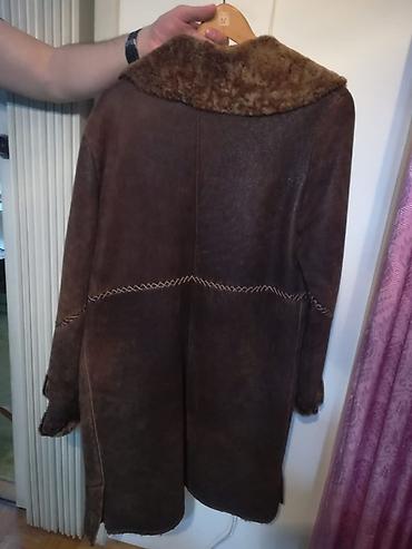 areve kaputi zenski: Ženska bunda/kaput od jagnjeće kože (shearling), tamno braon boje. - — 1