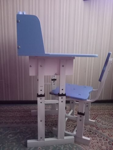 гарнитур для зала бу: Балдар үчүн үстөл жана отургуч комплекти, Колдонулган, Өзү алып кетүү