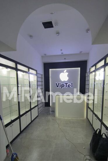 mebel restavrasiyasi: Telefon mağazası üçün vitrin