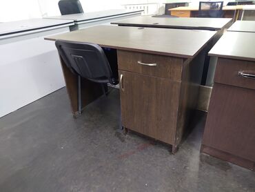 б у офисный мебель: Продаётся офисная мебель, состояние хорошее, 5 столов, 2 шкафа, 2