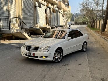 arx açan: Mercedes-Benz E-Class sedan (W211, restayl) – ağ rəng, 4 qapı, tam