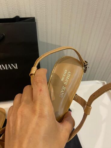 Basanoşka və səndəllər: Ölçü: 36, rəng - Bej, Yeni — 18