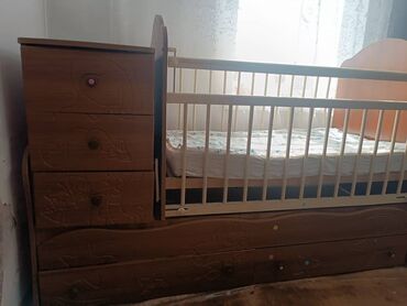 мебель спальный: Срочно продаю 
детскую кроватку 
в отличном состоянии