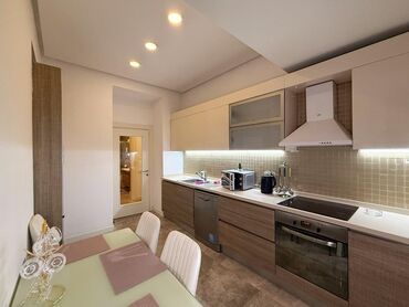 Посуточная аренда квартир: 3 комнаты, Душевая кабина, Постельное белье, Кондиционер — 4