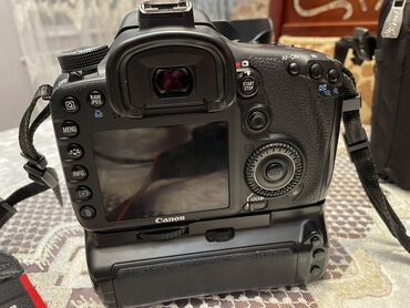 canon eos 7d: Canon 7D aparat demək olarki çox işlənmiyib hər bir funksiyası işlək