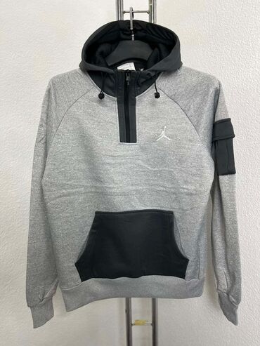 Duksevi: Muske duks termo znak siven 
Vel- M L XL 2XL 
3100 din🌀
Iv — 6