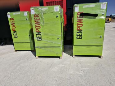 Generatorlar: Yaşıl və göy rəngli Genpower dizel generatoru. Elektrik enerjisi tələb — 4