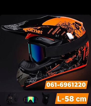 Kros/motocross kaciga sa naočarima i dodatnom opremom. - Veličina: L