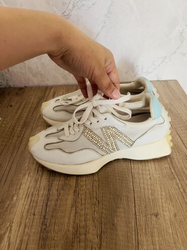 слипоны на высокой подошве женские: Кроссовки, 37, New Balance, Б/у, цвет - Белый, Самовывоз, Платная доставка
