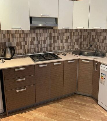 Günlük kirayə mənzillər: 3 otaqlı, Xətai r. r-nu — 14