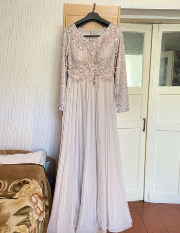 летнее платье с пышной юбкой: Нарядное платье новое без бирки Производство Турция Размер 46-48