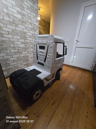 Uşaq üçün elektrik maşınları: Uşaq üçün elektrikli yük maşını – Mercedes-Benz dizaynlı - Rəng — 2