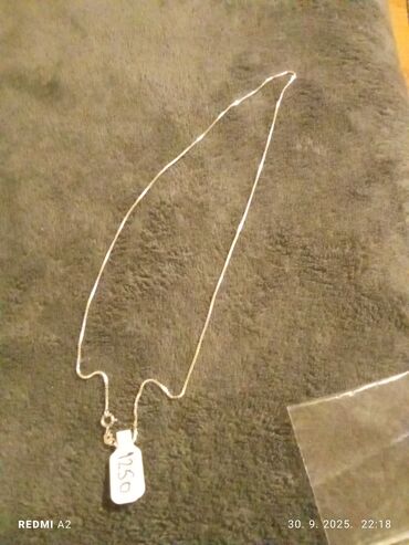 Prstenje: Srebrne minđuše sa kukicom i privjeskom u obliku suze. Centralni deo na lalafo.rs — 32 Prstenje: Srebrne minđuše sa kukicom i privjeskom u obliku suze. Centralni deo — 32