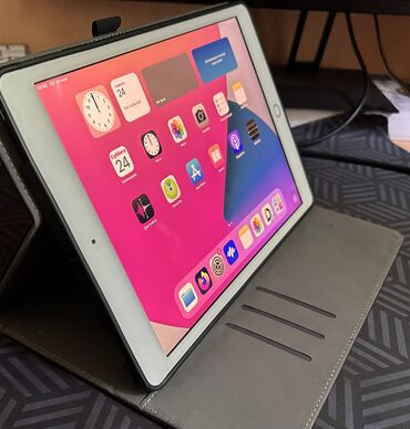 Планшеты: Планшет, Apple, память 32 ГБ, 10" - 11", Wi-Fi, Б/у