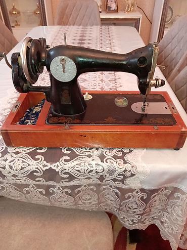 kiçik maşınlar: Mekaniki tikiş maşını – klassik, ağır metal korpuslu model — 1