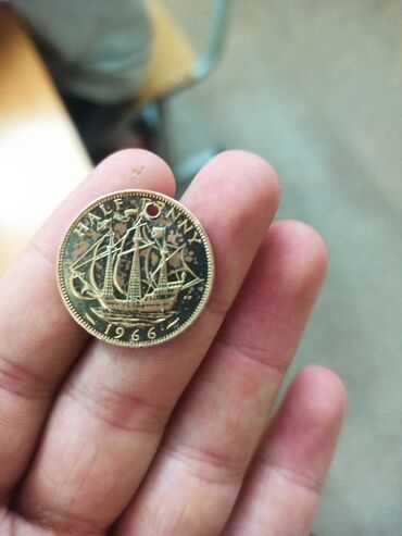 старый монета: 1пений Елизавета 2