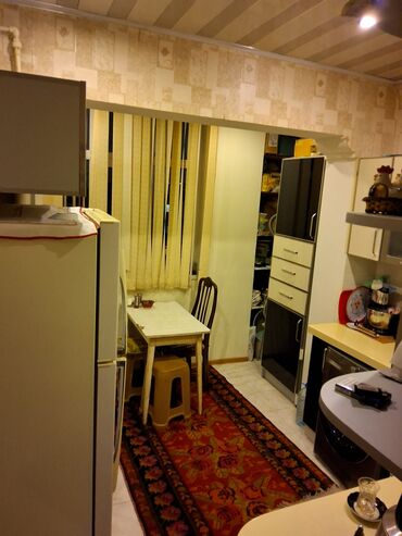 Köhnə tikili: Satılır: 3 otaqlı mənzil. Şəxsi mənzilimdir, kupça var. Bina Diaqnoz — 13