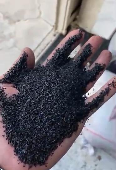 döşəmə materialları: Beynəlxəlq standartlara uyğun 1-3mm olan SBR- rezin qranul (rezin — 2