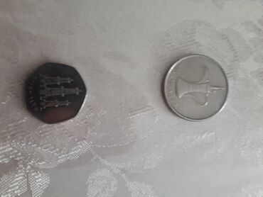 1 cent nece manatdir: Gumus qepik 2 eded - 1 dirhəm: dairəvi nikel‑rəngli sikkə. Ön üzündə