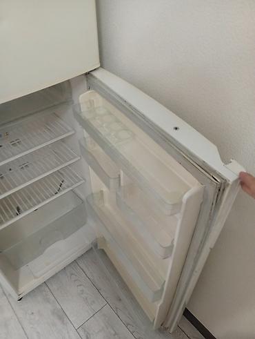 mini soyuducu: İşlənmiş 2 qapılı Hitachi Soyuducu Satılır, rəng - Bej, Təkərli — 3