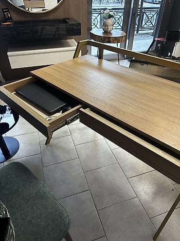 ev mebeli: Laminat və metaldan hazırlanıb. eni 140 dərinlik 60 gündürlük 80sm — 2