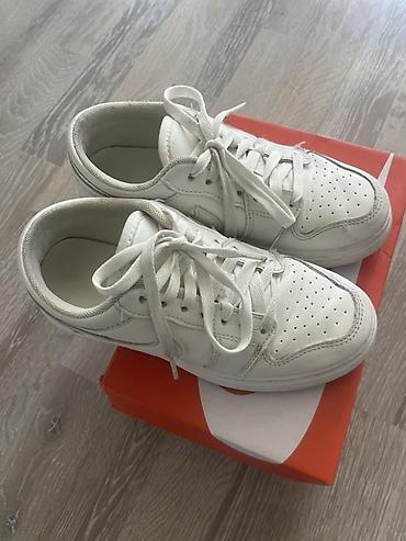кроссовки nike: Nike Air Jordan Low, ağ rəng Xüsusiyyətlər: - Klassik Air Jordan Low — 1