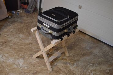 Ostali nameštaj: Prodajem stalak za kofere koji čini komfor u vašem apartmanu ili kući na lalafo.rs — 9 Ostali nameštaj: Prodajem stalak za kofere koji čini komfor u vašem apartmanu ili kući — 9