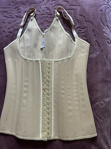 Ann Chery Ref. 2028 lateks korset – “Latex Line”, 3 sırali düymə-bənd
