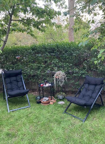 Bağ kresloları: Həm şezlonqlar həm də sehpa qatlana bilir, komfortludur, bağ evi — 18
