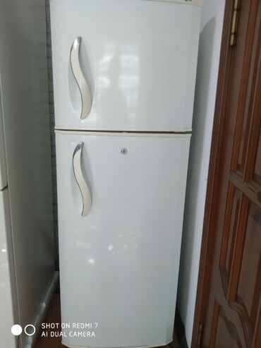 холодильники бытовые: Холодильник LG, Б/у, Двухкамерный