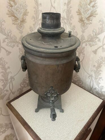 Samovarlar: Miss latun
1800 çi il.

5 L .Samovar
 Satilir 250 azn.
Xirdalan.
5233