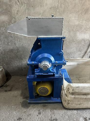 qəlib: Plastik materialların xırdalanması üçün sənaye doğrayıcı (crusher) — 1