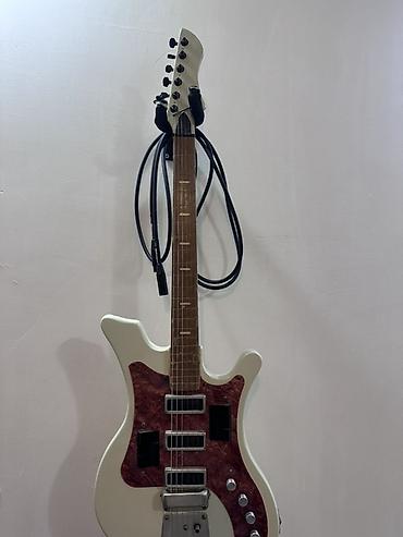rock gitara: Gitara ideal veziyyetdedir. islekdir. uzerinde qara Fender burgular — 1
