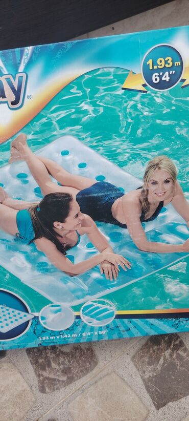 Hovuzlar: Boyukler ve ushaqlar ucun Deniz doshekleri ve fantanli baseynler 3 — 4