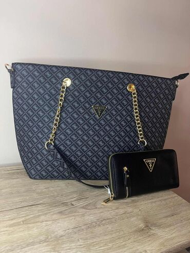 Torbe: Guess ❤️
Novčanik:
Cena 1750 din. +ptt 📌
Torbica:
Cena 2900 din +ptt 📌 — 4