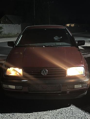 Унаа: Volkswagen Vento: 1993 г., 1.8 л, Кол менен иштөөчү, Бензин, Седан — 3