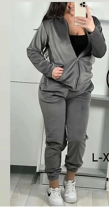 Gornji i donji deo: Ženski komplet trenerke – pliš/velur - Dvoddelni komplet: gornji deo — 1