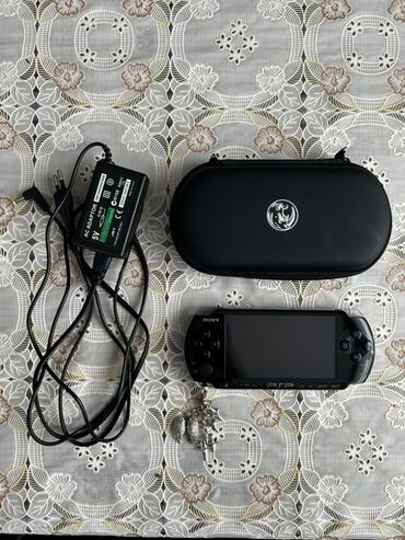 псп: ✅ Model: PSP 3000 (orijinal Sony) ✅ Vəziyyəti: Çox yaxşı, demək olar