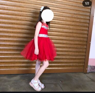 toxunma yun donlar: Qırmızı qız uşağı paltarı – ziyafət və bayramlar üçün. - Rəng: parlaq