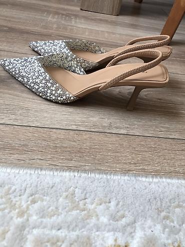 Босоножки, сандалии, шлепанцы: Bershka qadın sandaleti - Rəng: qara, laklı effekt - Model: nazik — 6