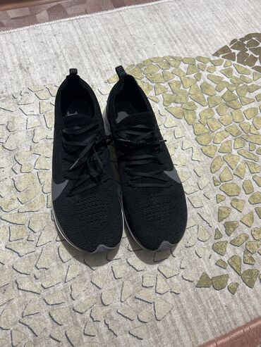 Кроссовки и спортивная обувь: Мужские кроссовки, 41, Nike, Б/у, цвет - Черный, Самовывоз at lalafo.kg Кроссовки и спортивная обувь: Мужские кроссовки, 41, Nike, Б/у, цвет - Черный, Самовывоз