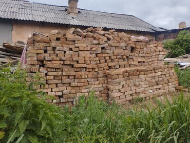 Строительный кирпич: Продаю б/у кирпичи чебурашка более 3000 шт., б/у окна и двери в at lalafo.kg Строительный кирпич: Продаю б/у кирпичи чебурашка более 3000 шт., б/у окна и двери в
