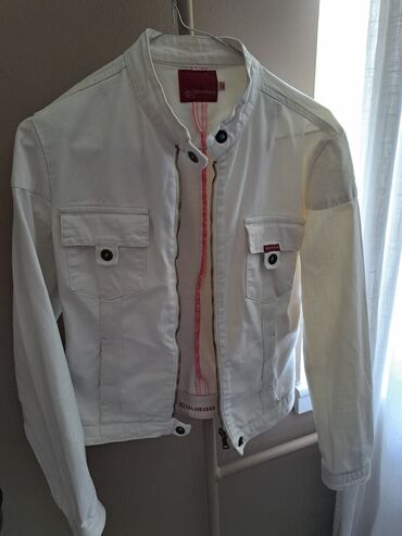 jakne za jesen: Kao nova, bela platnena jaknica, original guess, naznacena velicina