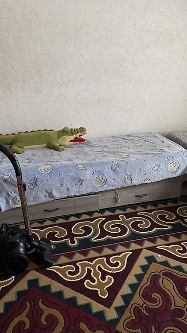 bunk bed: Две односпальные кровати с выдвижными ящиками для хранения. - Размер — 3
