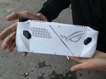асус: Игровая портативная консоль ASUS ROG Ally (белая) Описание: -