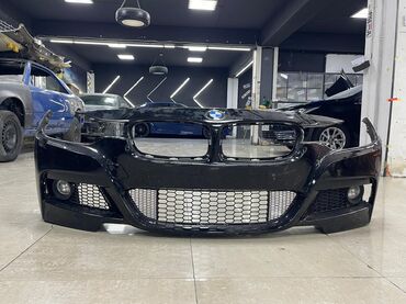 BMW F30 model üçün nəzərdə tutulmuş M Performance ön bamperi. Qara