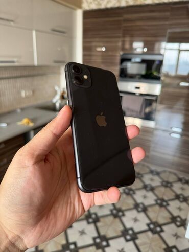 Apple iPhone: IPhone 11, Б/у, 128 ГБ, Черный, Защитное стекло, Чехол, Кабель, 88 %