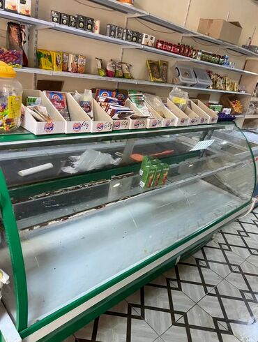 dondurma soyuducuları: Mağaza vitrin soyuducusu - Tip: şaquli ön tərəfi qabarıq şüşəli