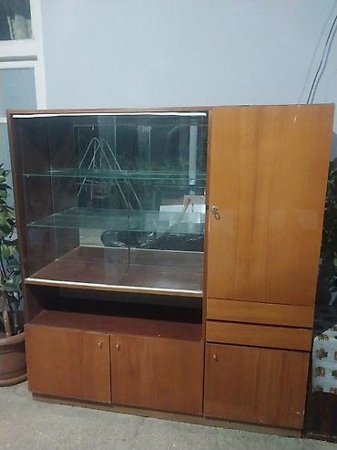 Vitrinli bufet-dolab - Material: taxta karkas, ön hissədə şüşə vitrin