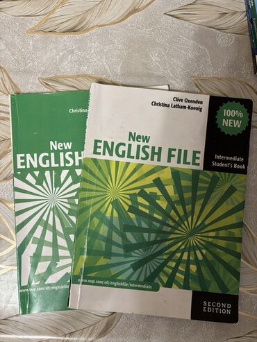 İngilis dili: New English File Intermediate seriyasından Tələbə Kitabı və İş